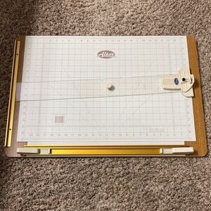 Alto's 24 x 17 Quilting Cutting Mat with Gold Ruler